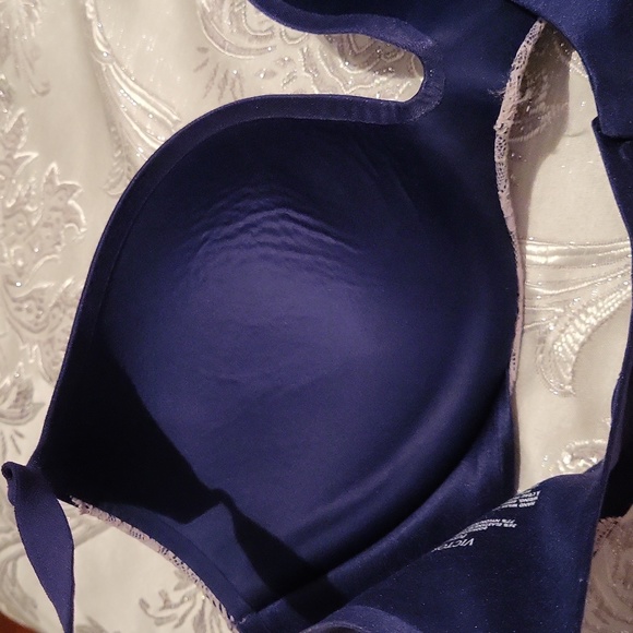 Victoria's Secret Bra - Picture 6 of 7